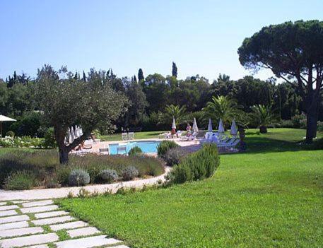 Hotel Villa Les Rosiers Grimaud Exterior photo