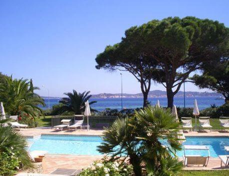 Hotel Villa Les Rosiers Grimaud Exterior photo
